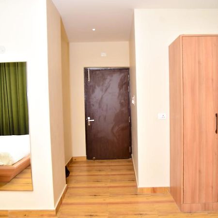 Hotel Olive Crown ลัคเนา ภายนอก รูปภาพ