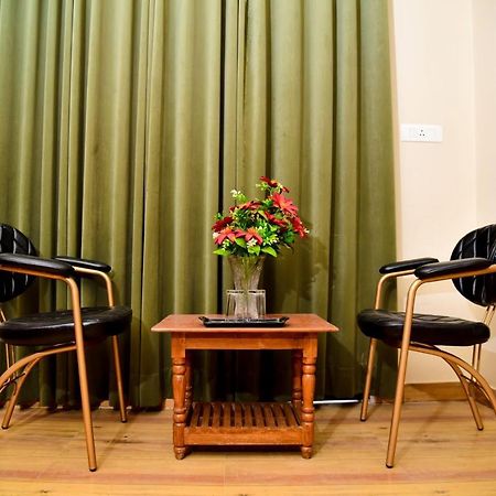 Hotel Olive Crown ลัคเนา ภายนอก รูปภาพ
