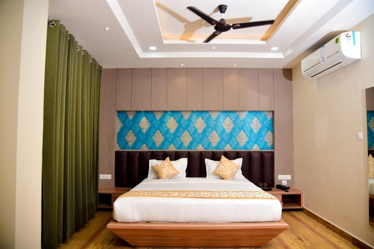Hotel Olive Crown ลัคเนา ภายนอก รูปภาพ