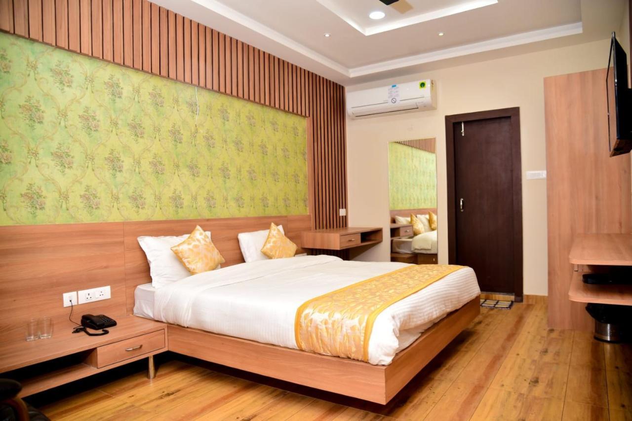 Hotel Olive Crown ลัคเนา ภายนอก รูปภาพ