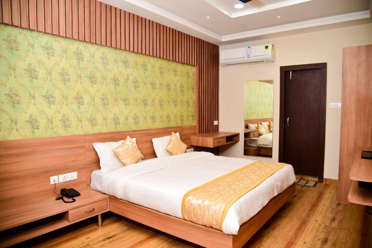 Hotel Olive Crown ลัคเนา ภายนอก รูปภาพ