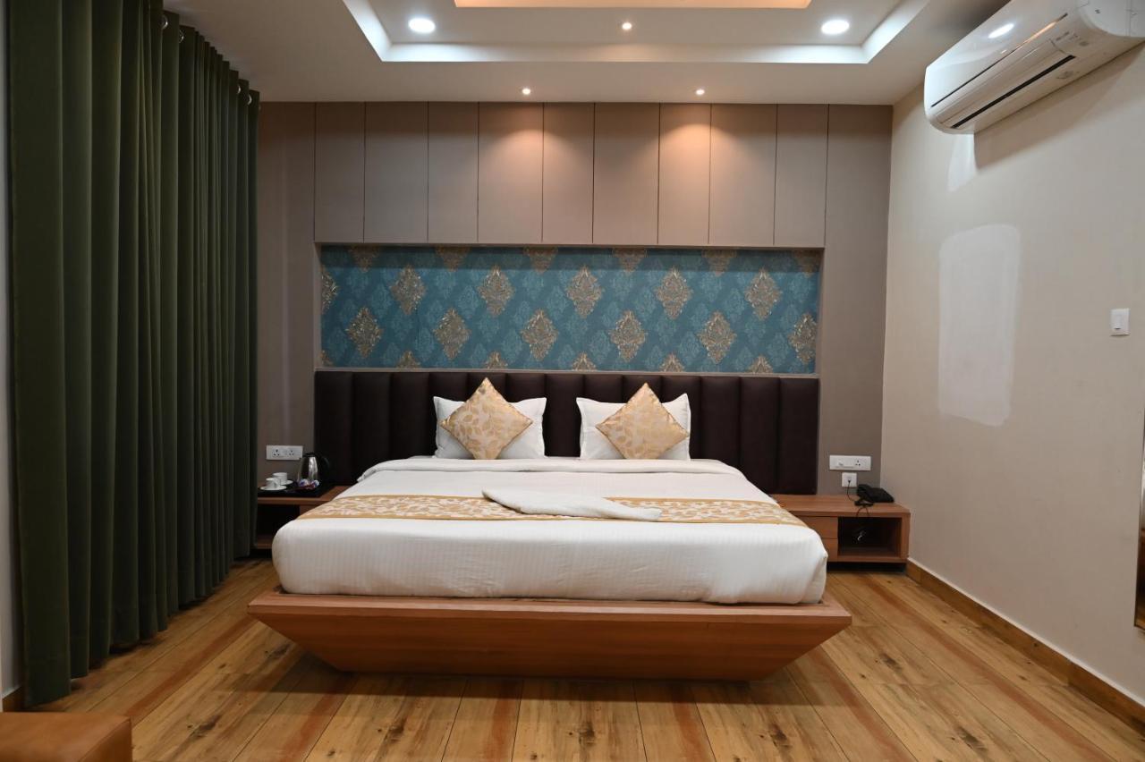 Hotel Olive Crown ลัคเนา ภายนอก รูปภาพ